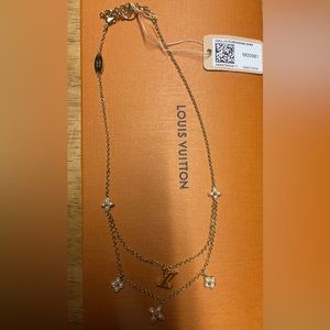 Brand new, Louis Vuitton Floragram Necklace